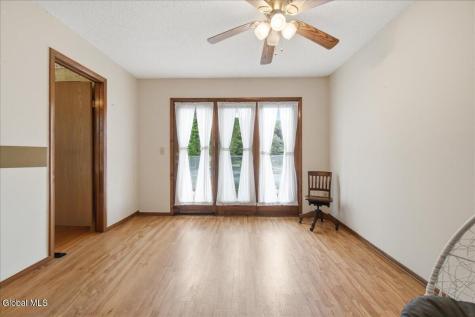 5 Minuteman Court Halfmoon NY 12065