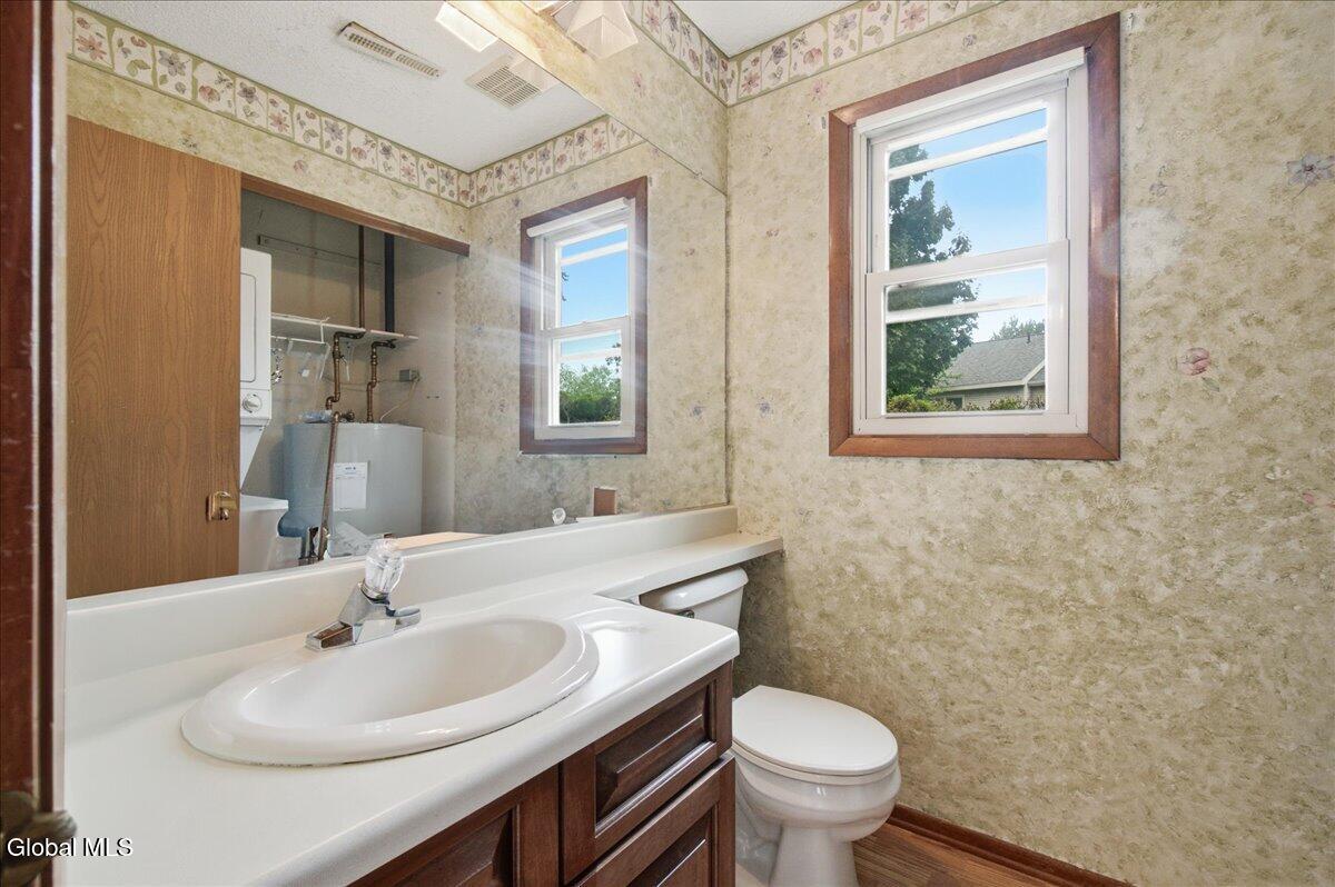 5 Minuteman Court Halfmoon NY 12065