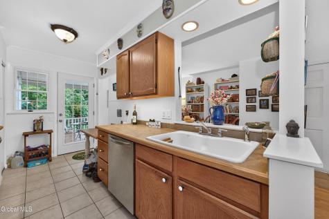 11 Kensington Court Delmar NY 12054