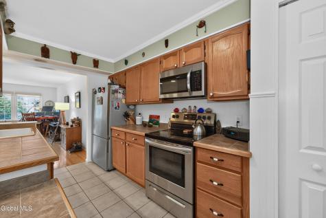 11 Kensington Court Delmar NY 12054