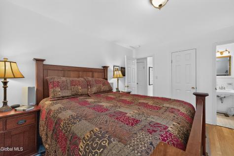 11 Kensington Court Delmar NY 12054