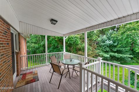 11 Kensington Court Delmar NY 12054