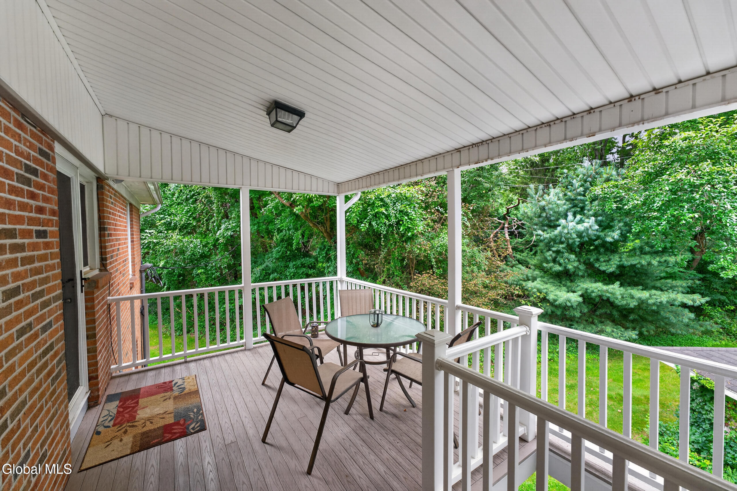 11 Kensington Court Delmar NY 12054