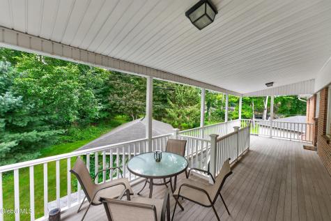 11 Kensington Court Delmar NY 12054