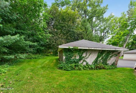 11 Kensington Court Delmar NY 12054