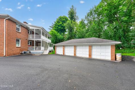 11 Kensington Court Delmar NY 12054