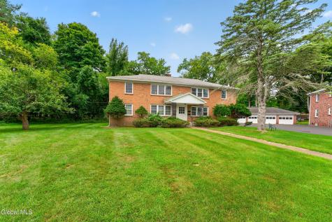 11 Kensington Court Delmar NY 12054