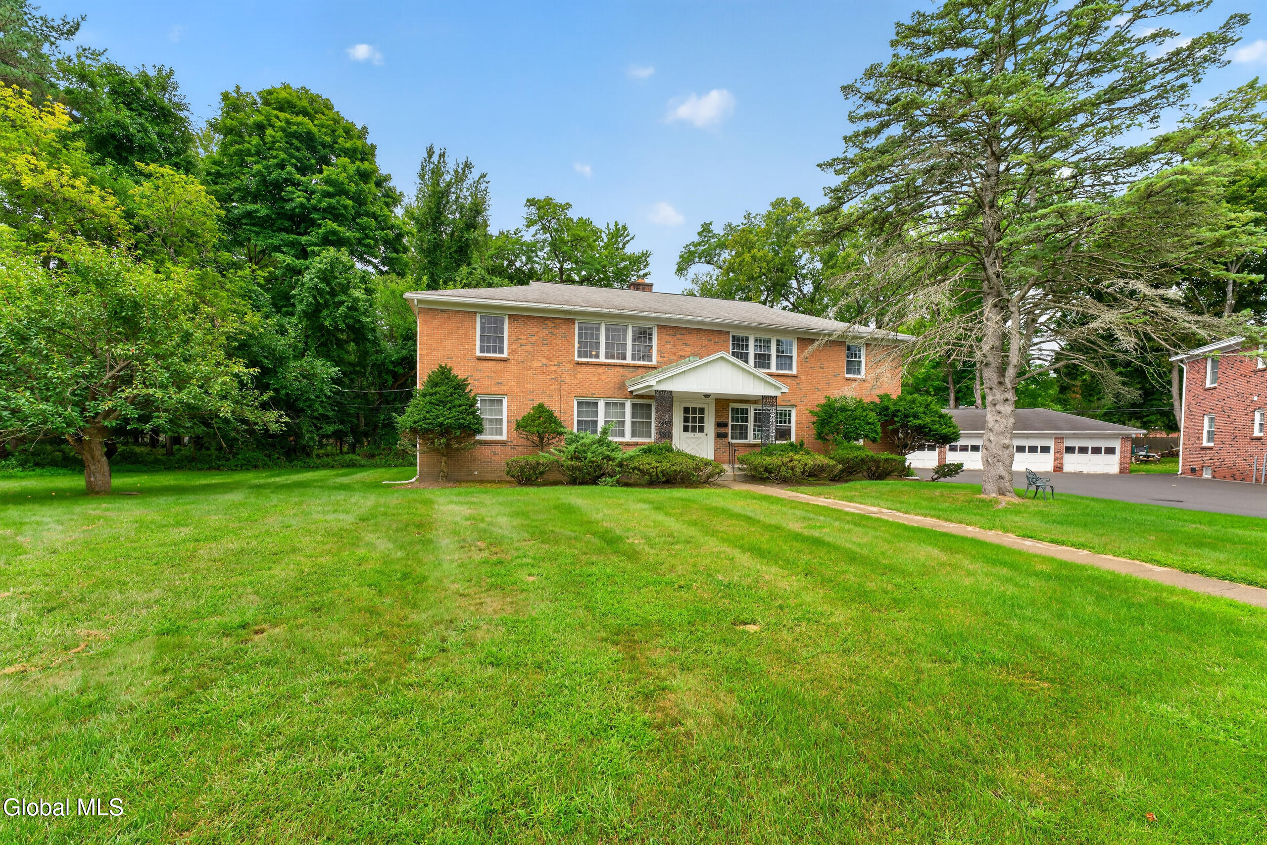 11 Kensington Court Delmar NY 12054