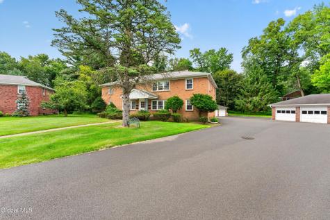 11 Kensington Court Delmar NY 12054