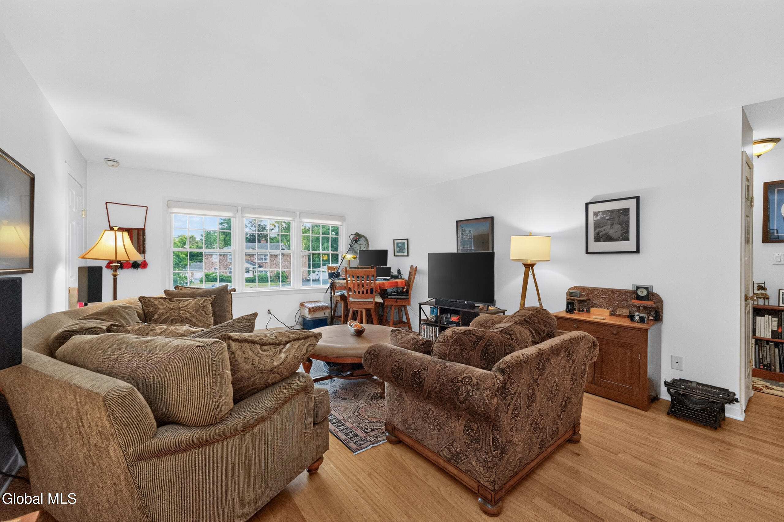 11 Kensington Court Delmar NY 12054