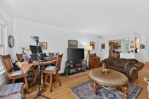 11 Kensington Court Delmar NY 12054