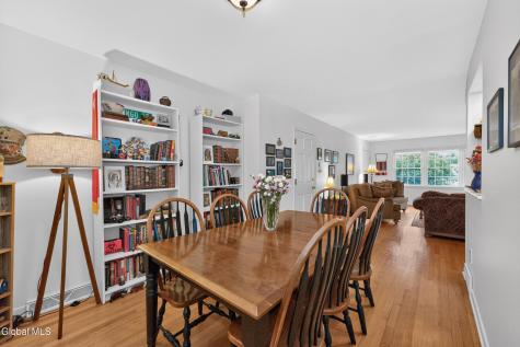 11 Kensington Court Delmar NY 12054