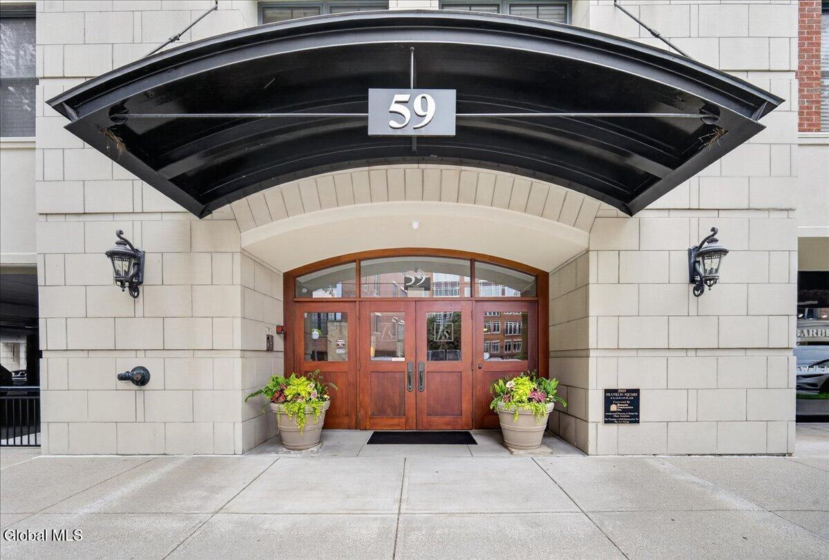 59 Railroad Place Saratoga Springs NY 12866