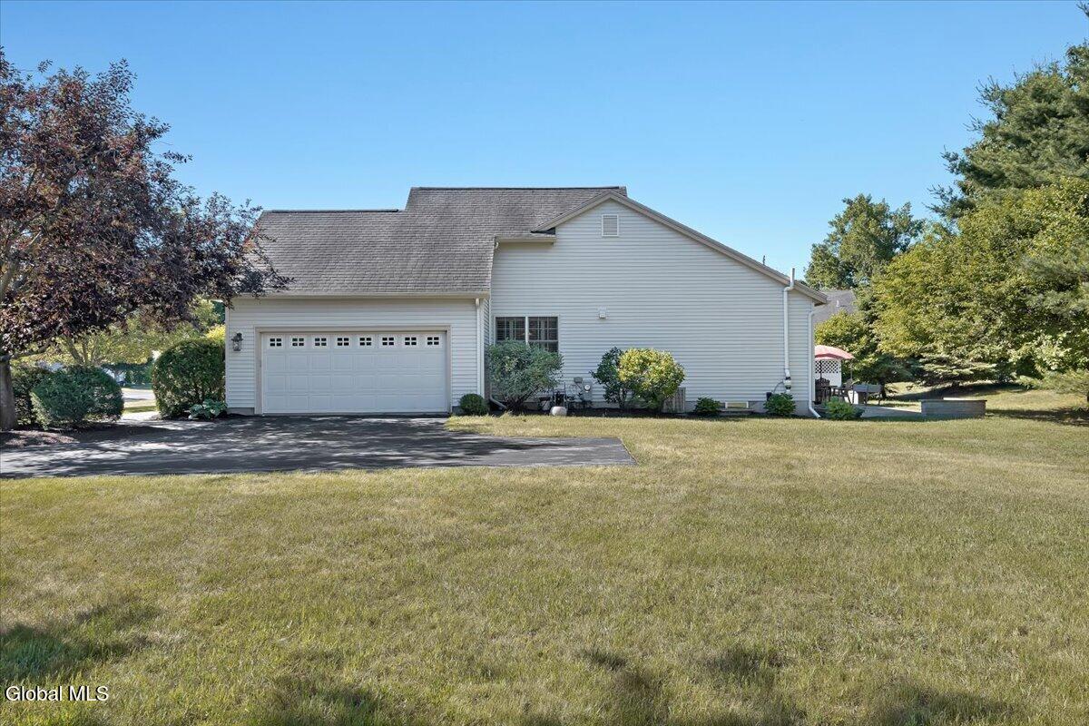 12 Camden Circle Delmar NY 12054