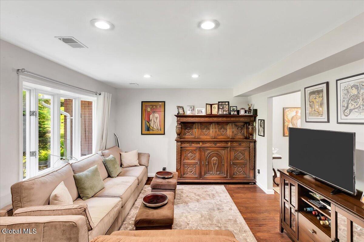 165 Hague Boulevard Glenmont NY 12077