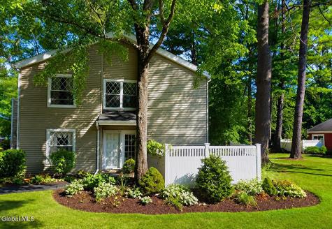 7 Spruce Court Delmar NY 12054