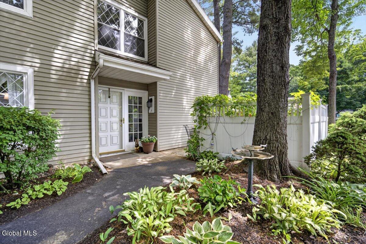 7 Spruce Court Delmar NY 12054