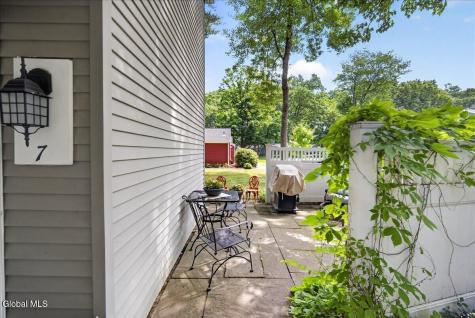 7 Spruce Court Delmar NY 12054