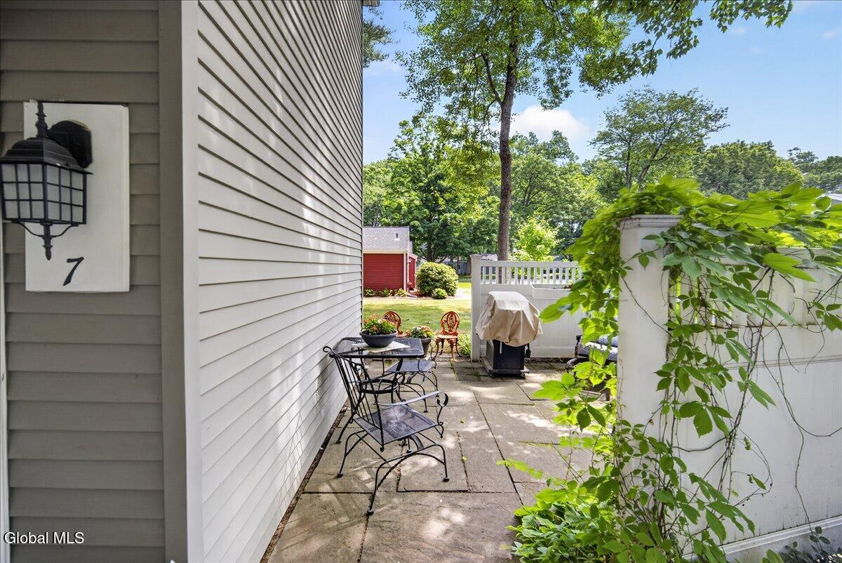 7 Spruce Court Delmar NY 12054