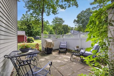 7 Spruce Court Delmar NY 12054