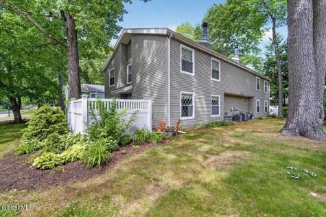 7 Spruce Court Delmar NY 12054
