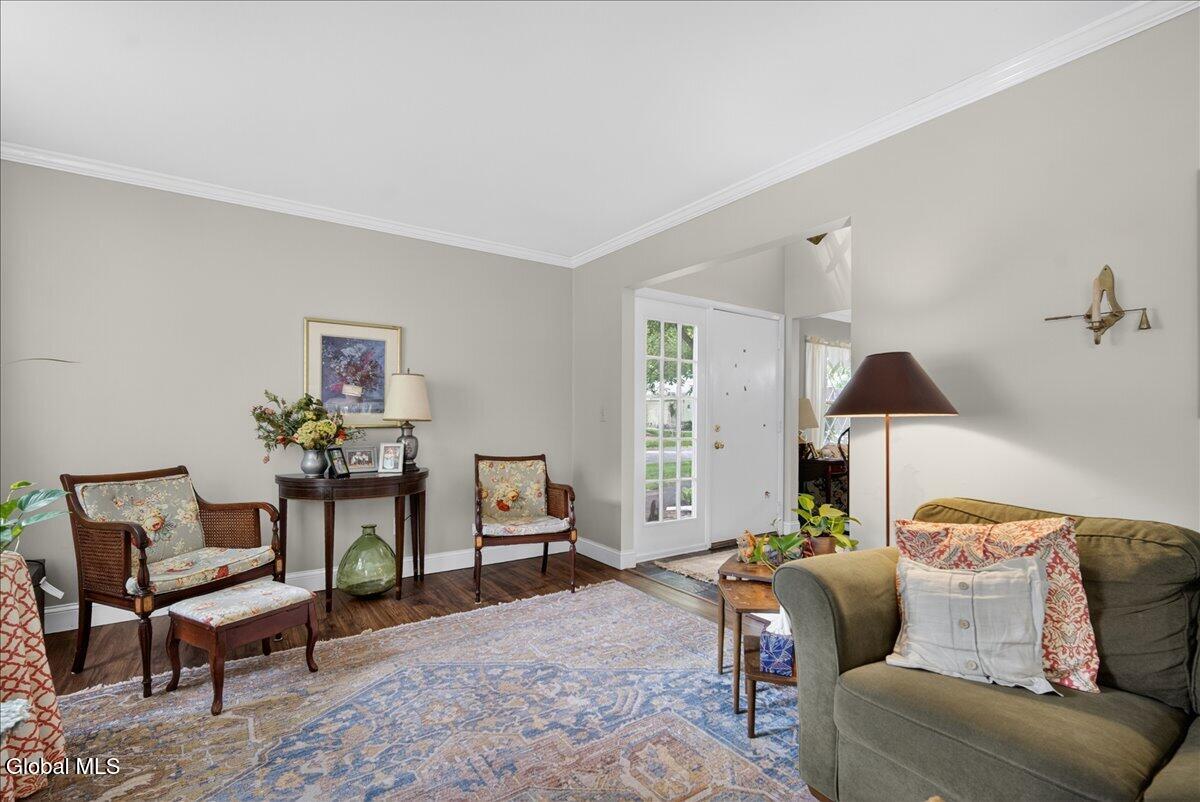 7 Spruce Court Delmar NY 12054