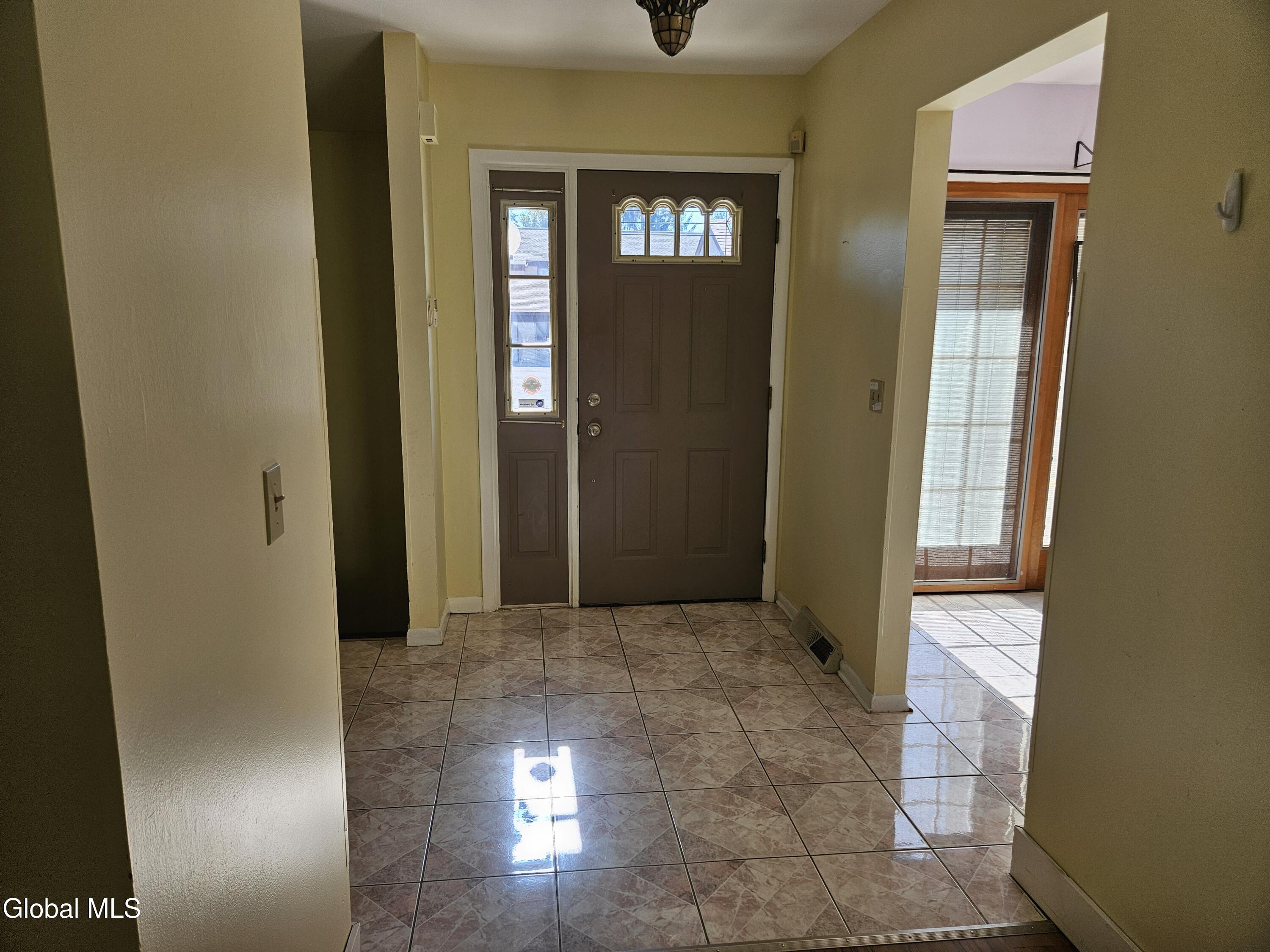 702 Huntington Court East Greenbush NY 12061