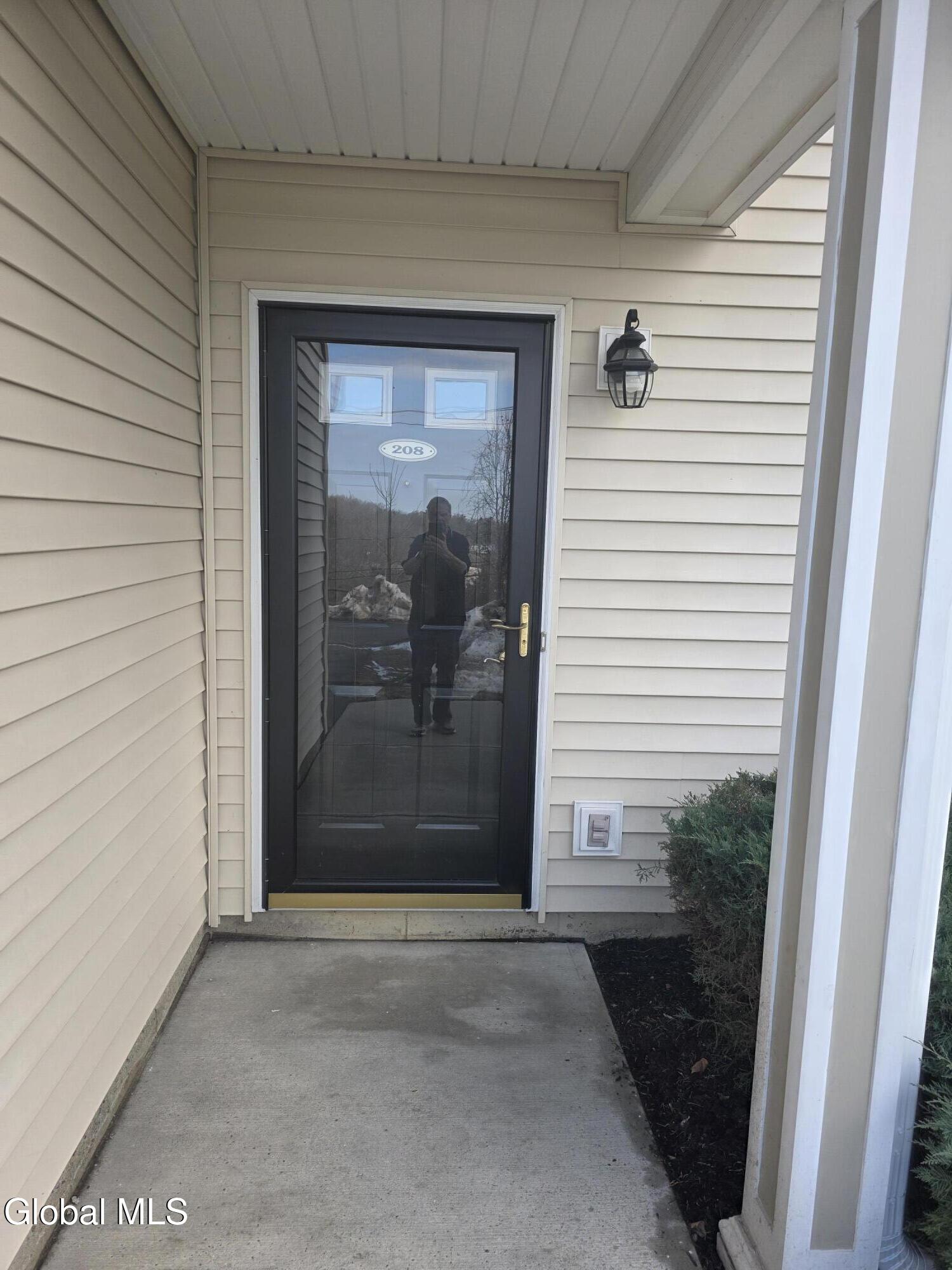 208 N Ridge Troy NY 12182