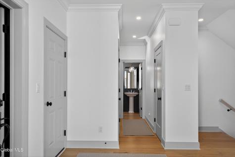 8 Cambridge Way Latham NY 12110