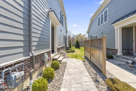 8 Cambridge Way Latham NY 12110