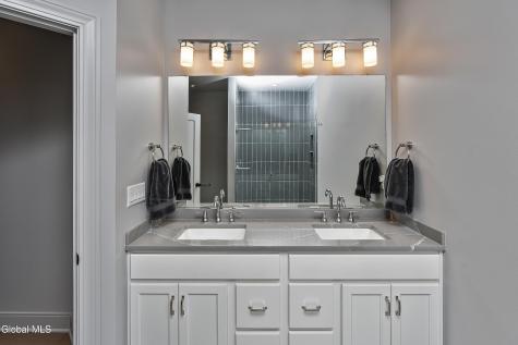 8 Cambridge Way Latham NY 12110