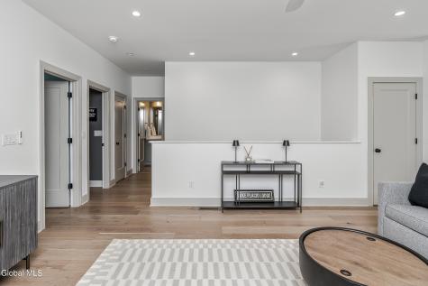 8 Cambridge Way Latham NY 12110