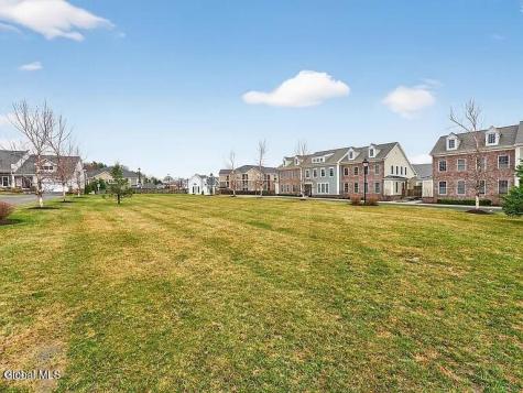 8 Cambridge Way Latham NY 12110