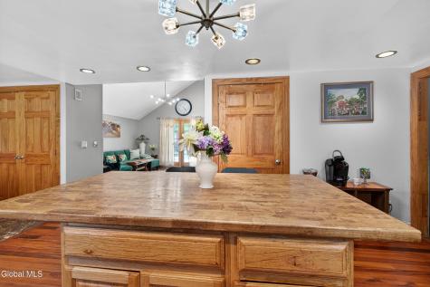 28 Thimbleberry Road Malta NY 12020
