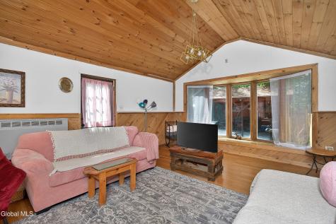 28 Thimbleberry Road Malta NY 12020