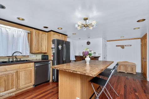 28 Thimbleberry Road Malta NY 12020