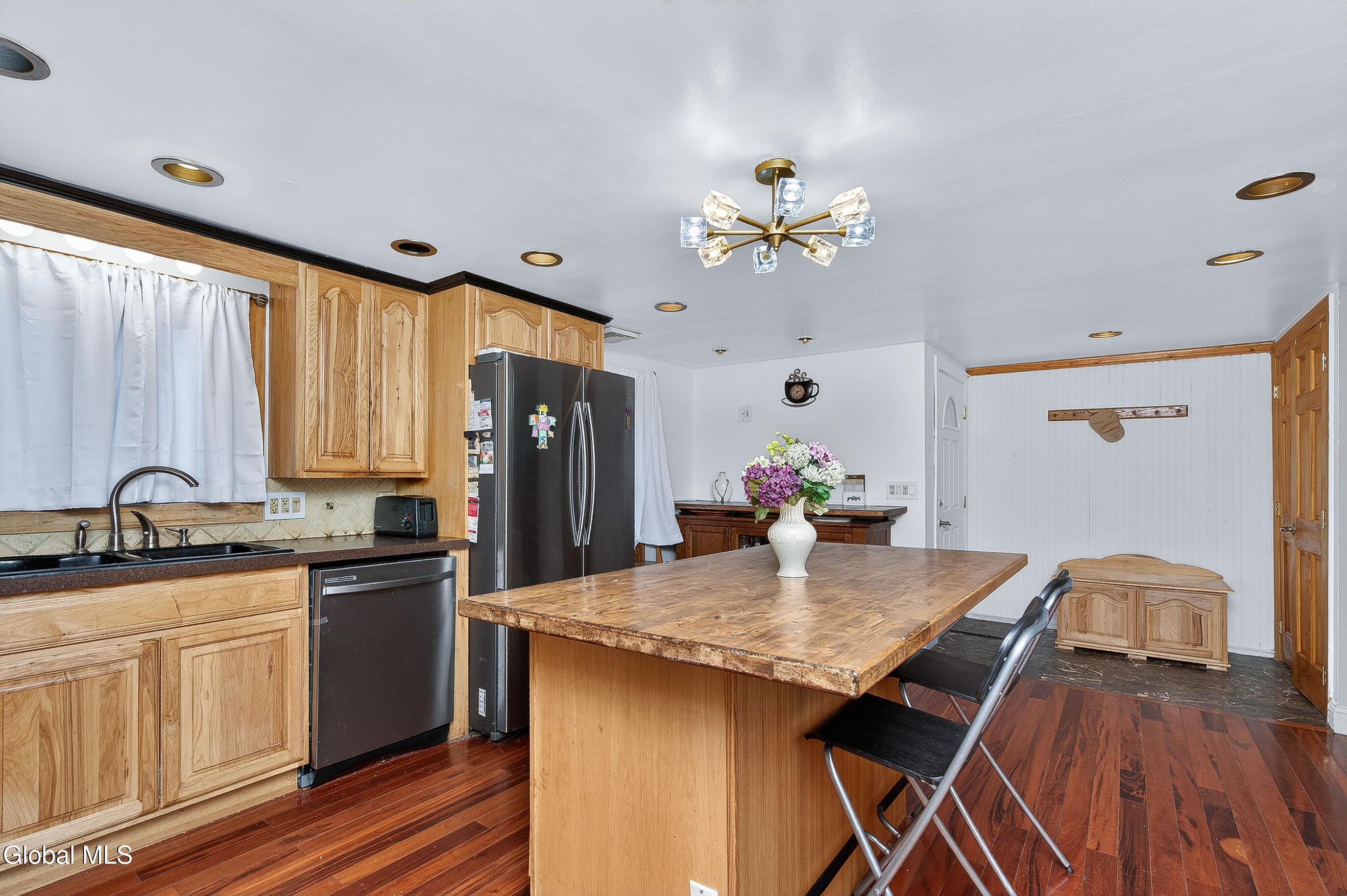 28 Thimbleberry Road Malta NY 12020
