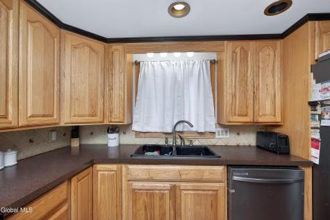28 Thimbleberry Road Malta NY 12020