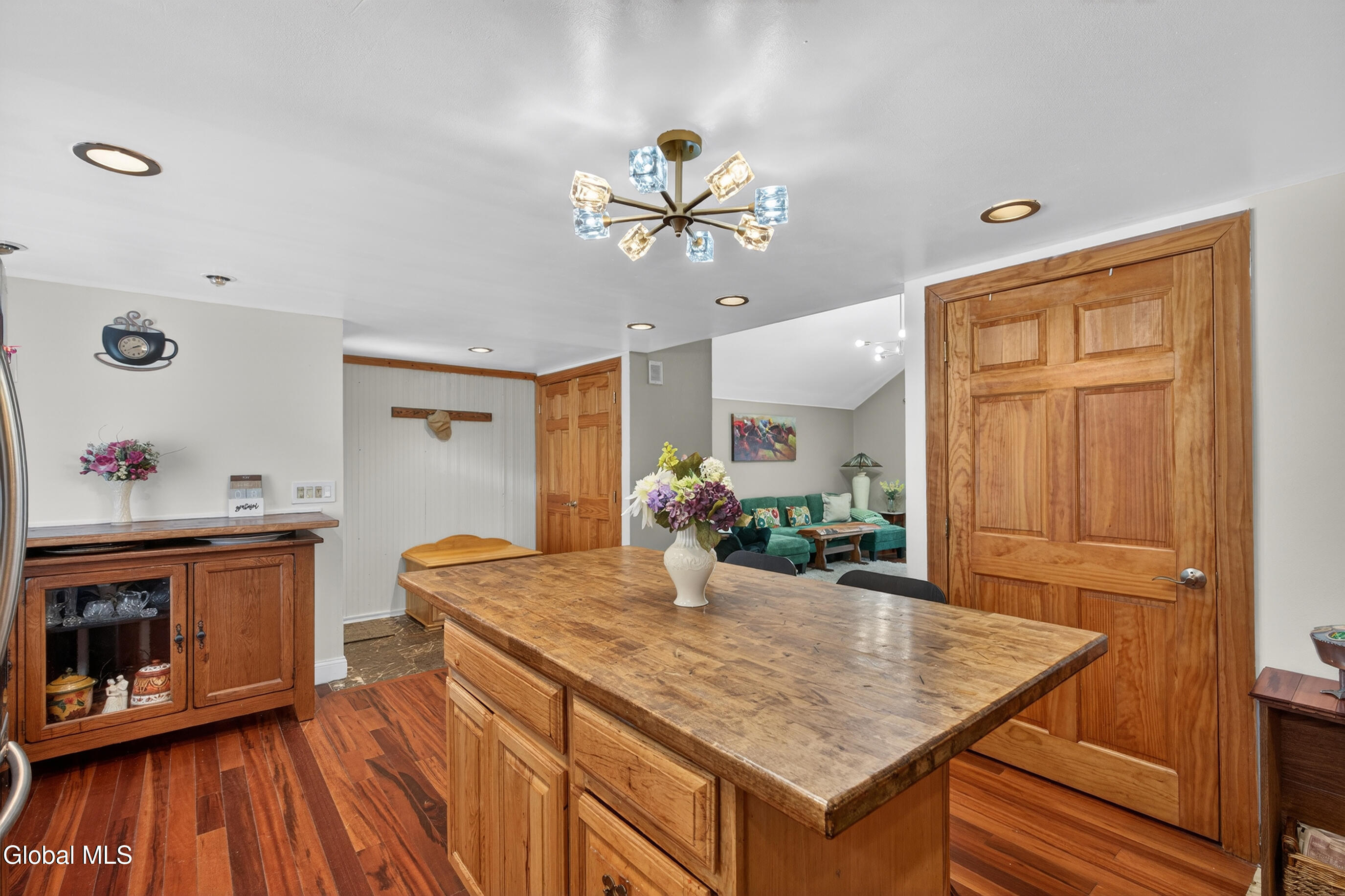 28 Thimbleberry Road Malta NY 12020