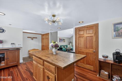 28 Thimbleberry Road Malta NY 12020