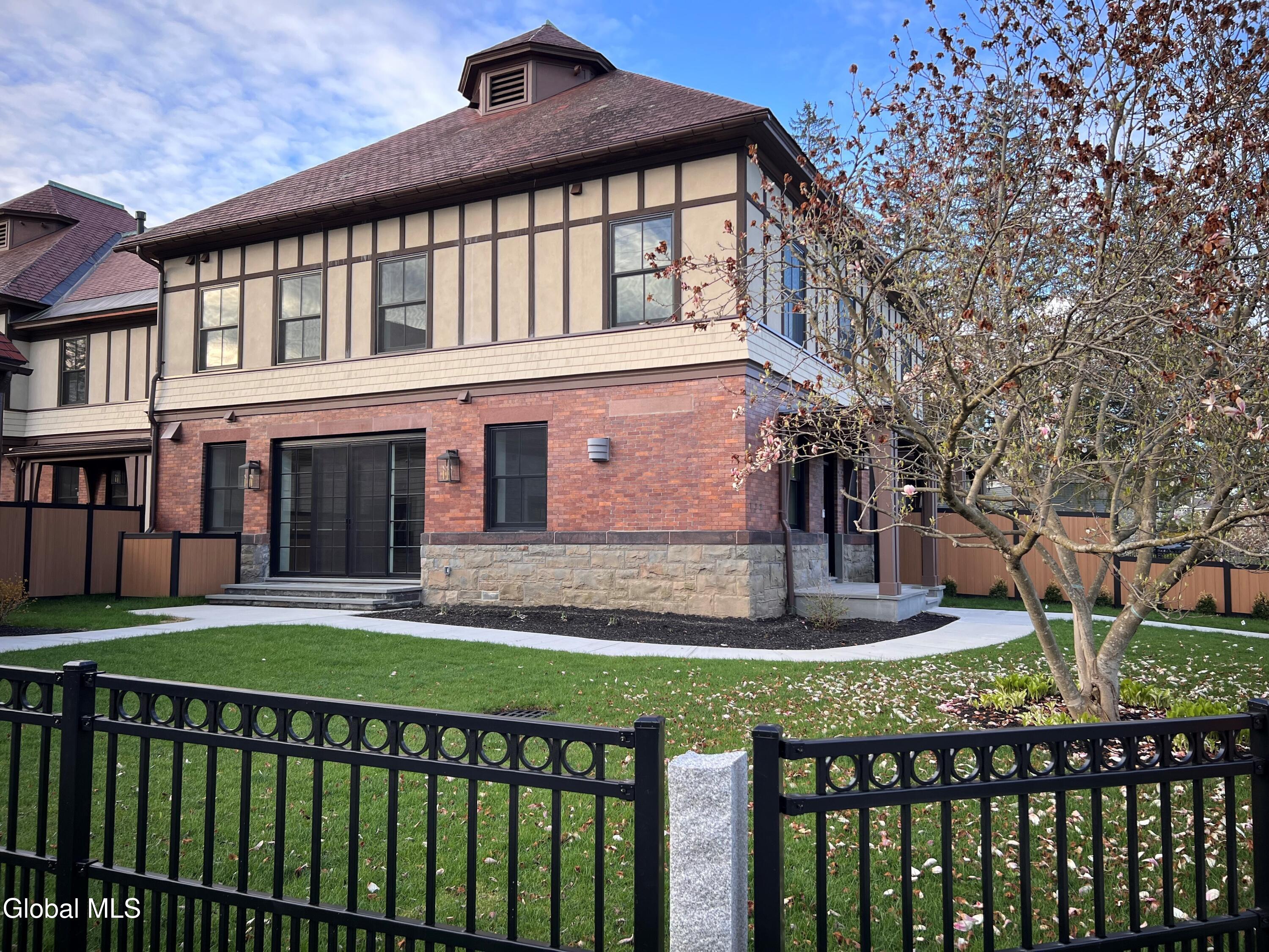 122 Regent Street Saratoga Springs NY 12866