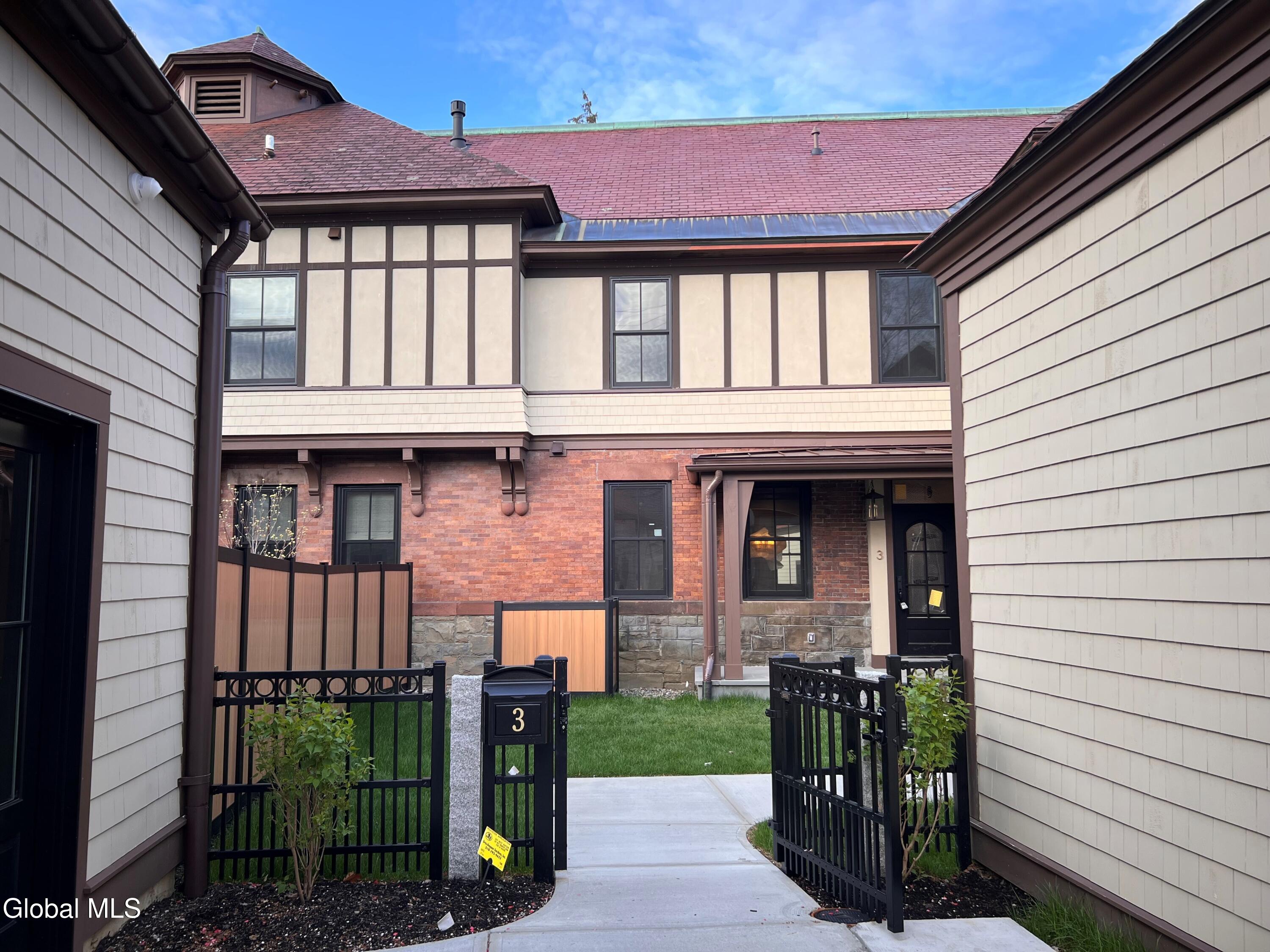 122 Regent Street Saratoga Springs NY 12866