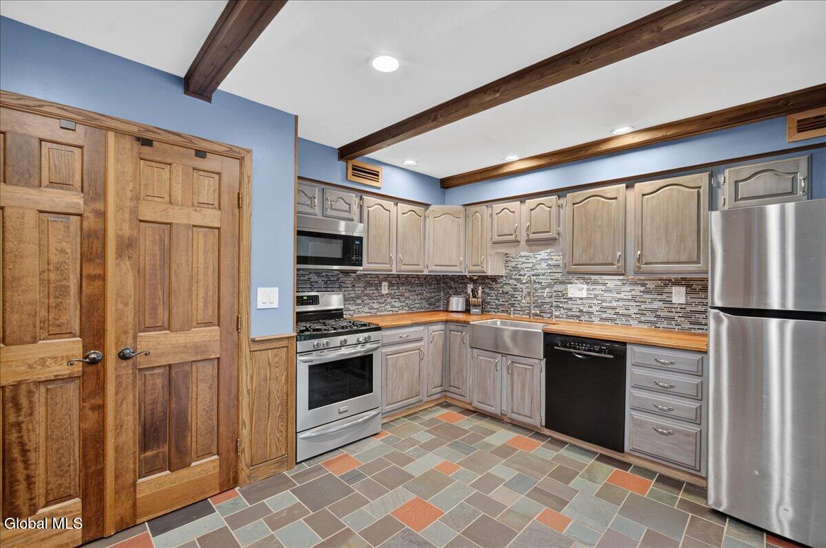 9C La Costa Drive Clifton Park NY 12065