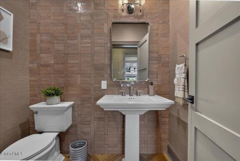 122 Regent Street Saratoga Springs NY 12866