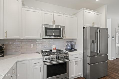 17 Wardley Circle Cohoes NY 12047