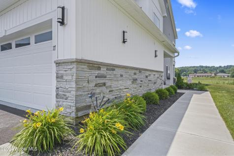 17 Wardley Circle Cohoes NY 12047