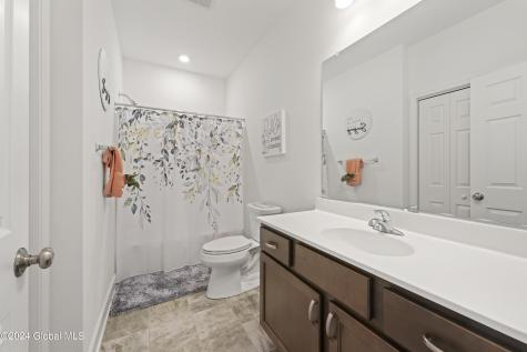 17 Wardley Circle Cohoes NY 12047