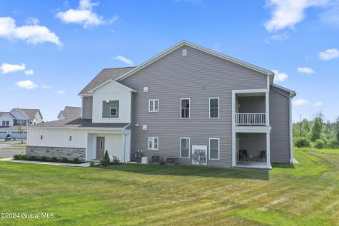 17 Wardley Circle Cohoes NY 12047