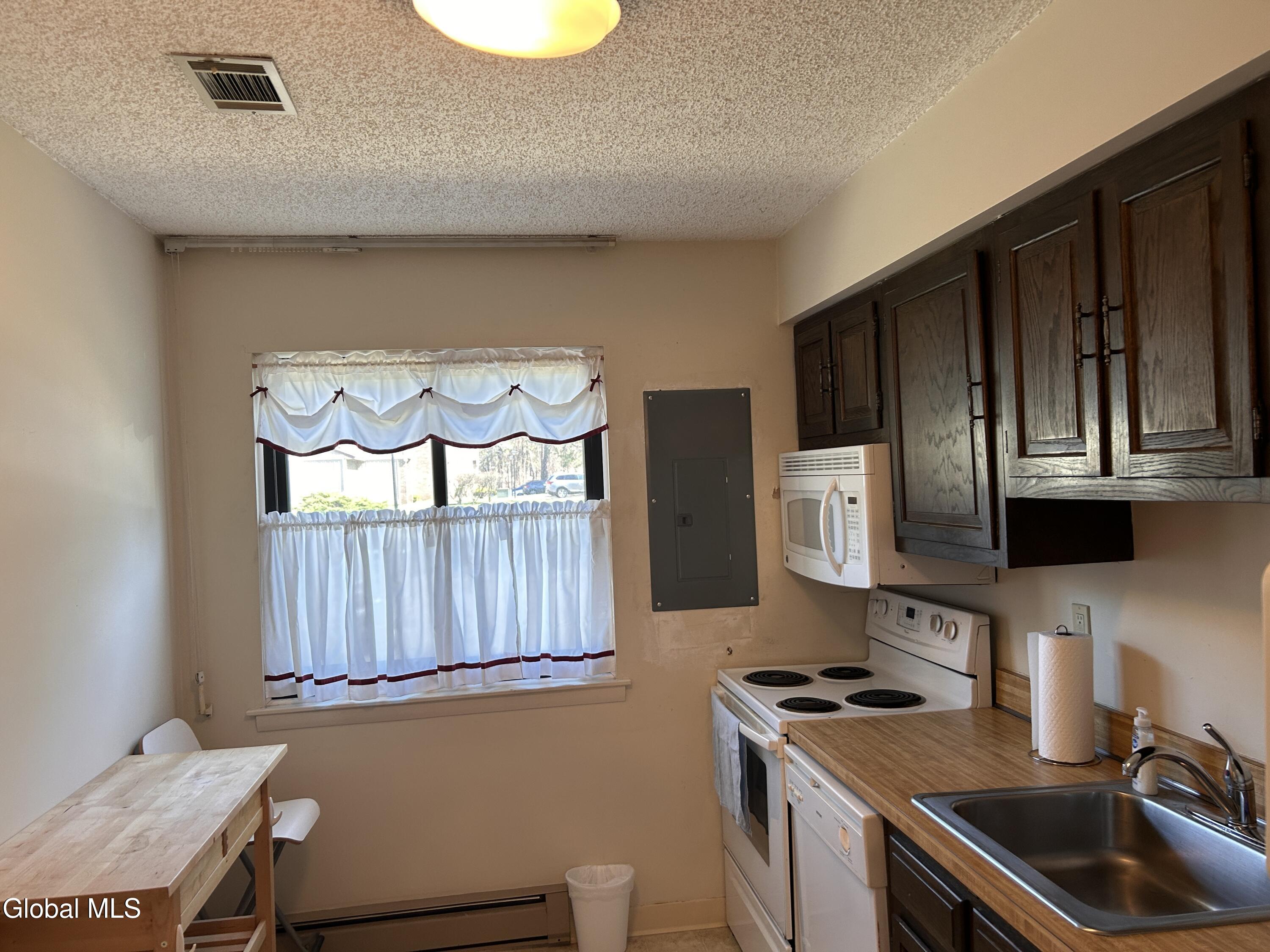 26 Point Of Woods Drive Albany NY 12203