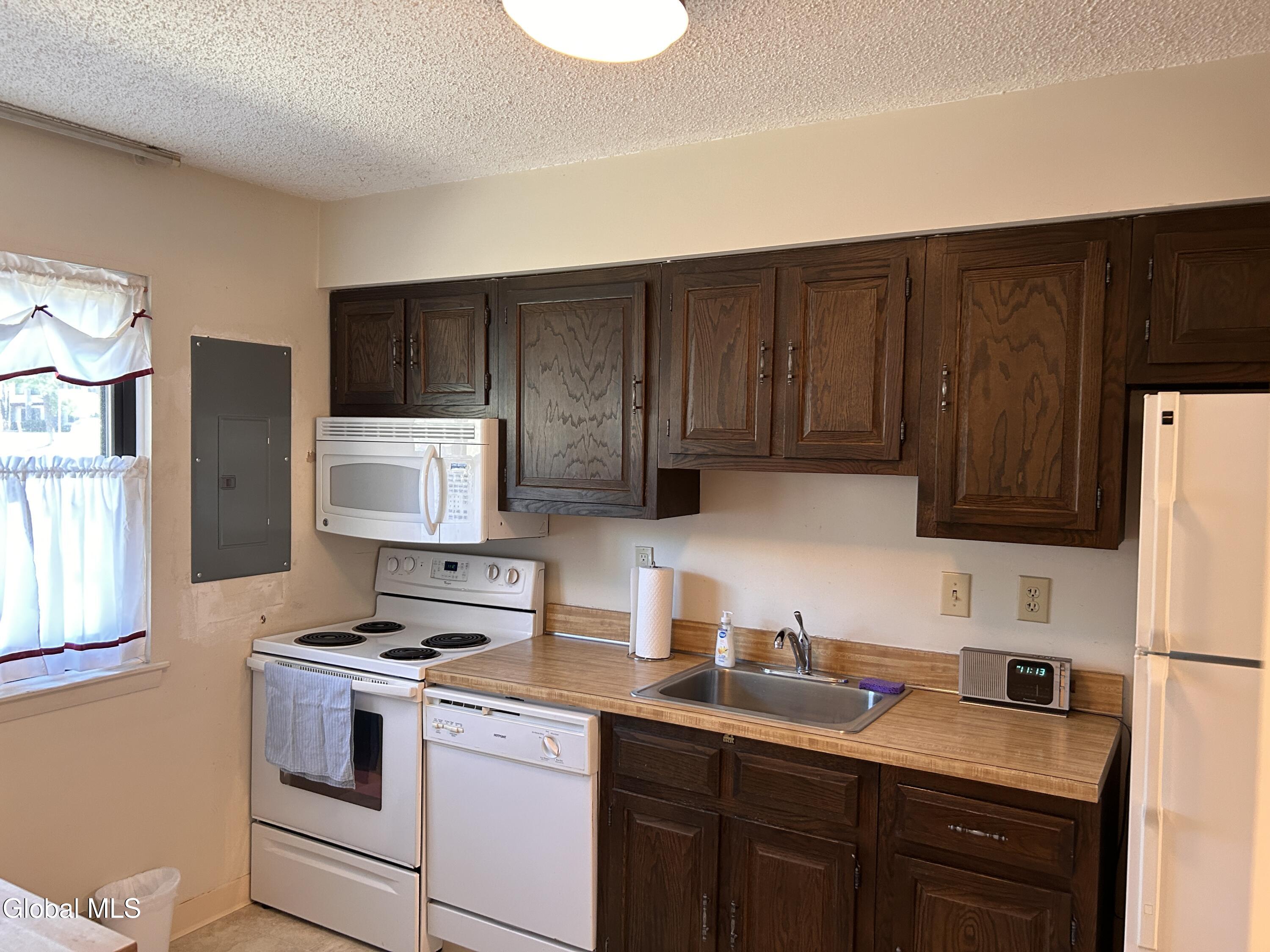 26 Point Of Woods Drive Albany NY 12203